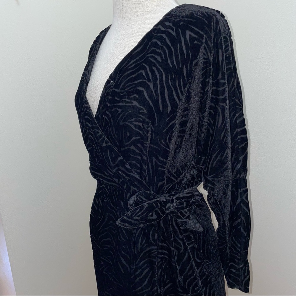 Paris Atelier & Other Stories Black Zebra Texture  Velvet Wrap Dress Size Small - Picture 9 of 15